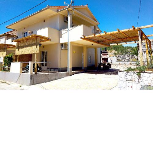 Family friendly house with a swimming pool Slatine, Ciovo - 15149