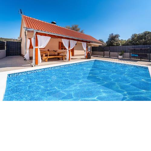 Family friendly house with a swimming pool Sukosan, Zadar - 17965