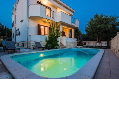 Family friendly house with a swimming pool Sveti Filip i Jakov, Biograd - 15775