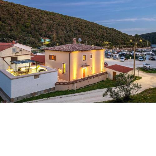 Ferienhaus nur 20 Meter von der Adria entfernt mit Klima, WLAN, Darts, BBQ