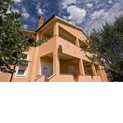 Ferienwohnung in Pula mit Terrasse und Garten