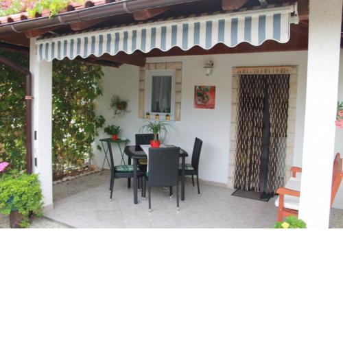 Ferienwohnung in Sabunike mit Terrasse, Klimaanlage, W-LAN (231-2)