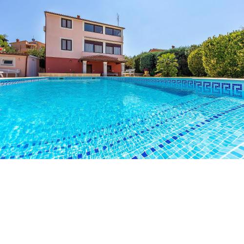 Ferienwohnung mit großem Pool, Klima, Grill, Balkon mit Meerblick