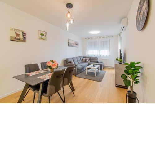 Flexible SelfCheckIns 42 - Zagreb - Luxury - Garage Parking - Loggia - Brand New