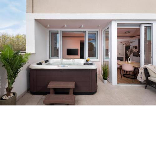 Glow luxury apartment with terrace and jacuzzi