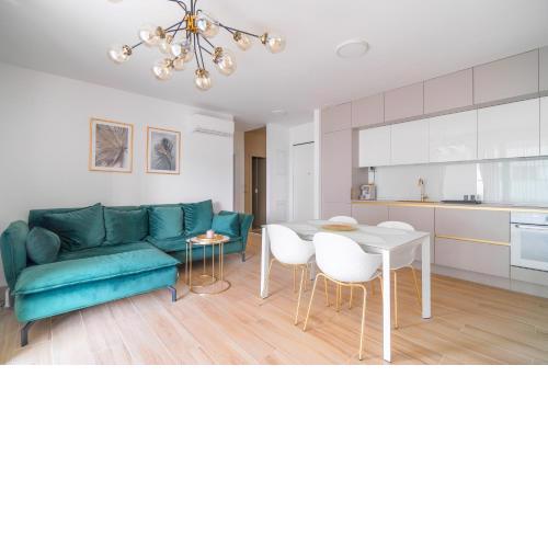 Golden Luxury Apartment