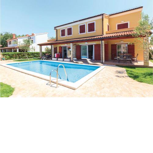 Gorgeous Apartment In Banjole With Wifi