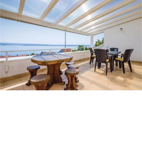 Gorgeous Apartment In Dramalj With House Sea View