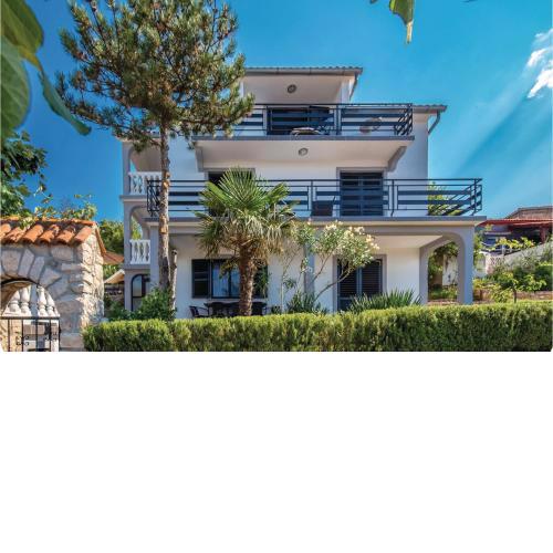 Gorgeous Apartment In Dramalj With Wifi