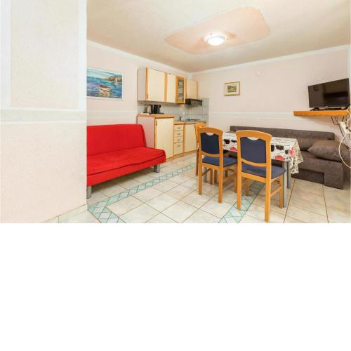 Gorgeous Apartment In Fazana With Kitchen