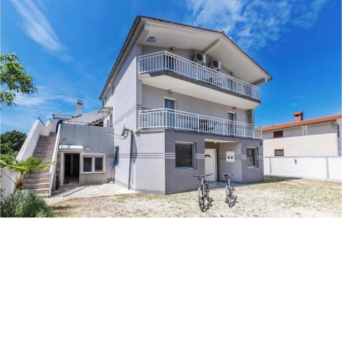 Gorgeous Apartment In Fazana With Kitchen