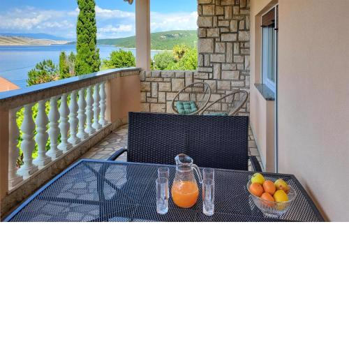 Gorgeous Apartment In Jadranovo