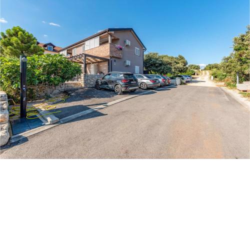 Gorgeous Apartment In Mandre With Wifi