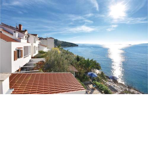 Gorgeous Apartment In Okrug Donji With Wifi