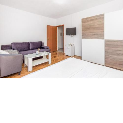 Gorgeous Apartment In Pag With Wifi