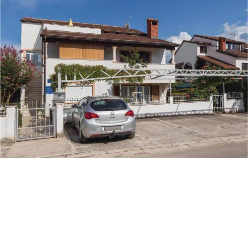 Gorgeous Apartment In Porec With Kitchen