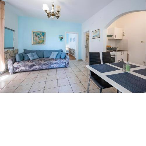 Gorgeous Apartment In Pula With Wifi