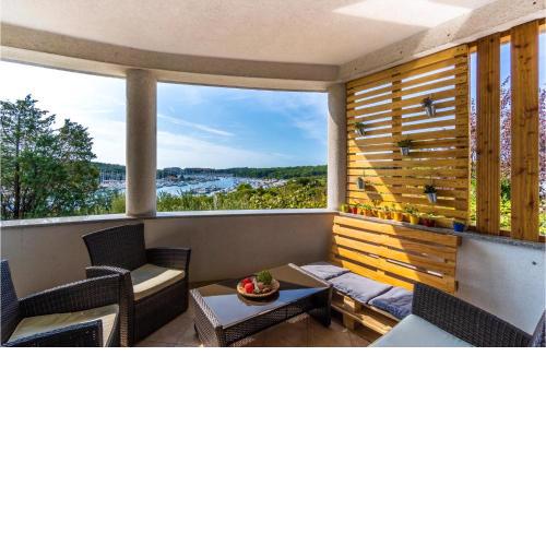 Gorgeous Apartment In Pula With Wifi