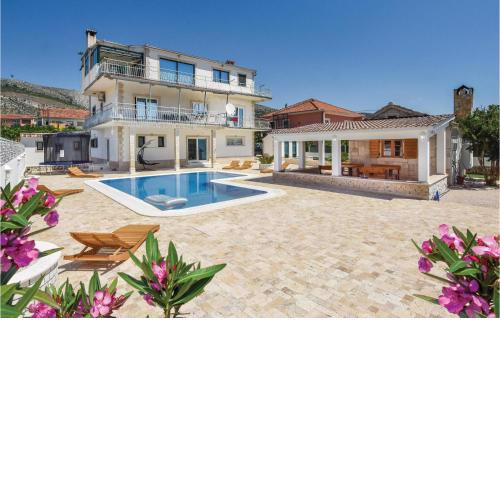 Gorgeous Apartment In Seget Donji With Kitchen