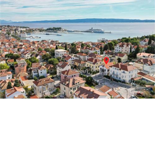 Gorgeous Apartment In Split With Kitchen