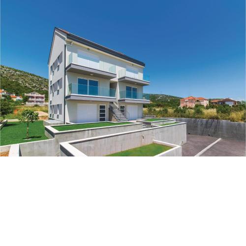 Gorgeous Apartment In Trogir With House Sea View