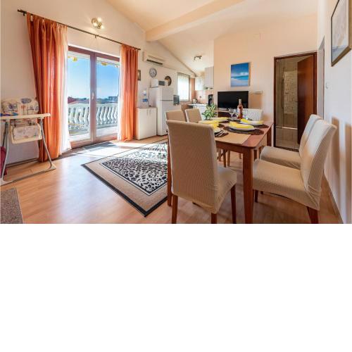 Gorgeous Apartment In Vir With House Sea View