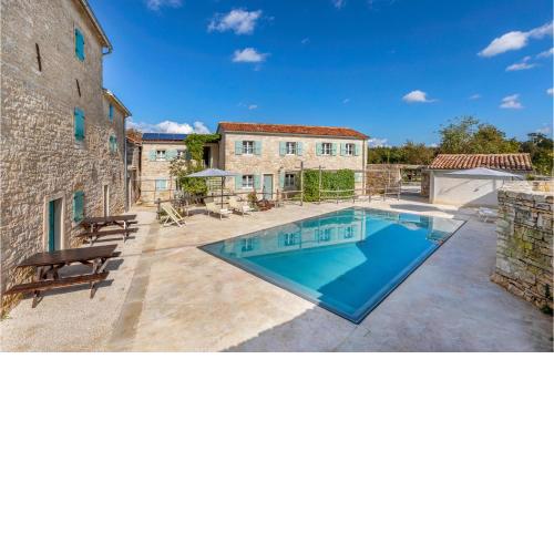 Gorgeous Apartment In Zminj With Wifi