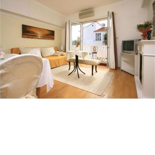 Gorgeous Home In Brodarica With Kitchen