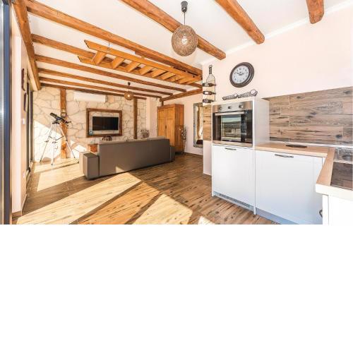 Gorgeous Home In Kijevo With Kitchen