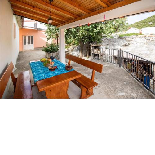 Gorgeous Home In Peracko Blato With Kitchen