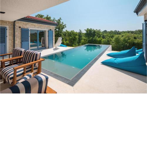 Gorgeous Home In Porec With Kitchen