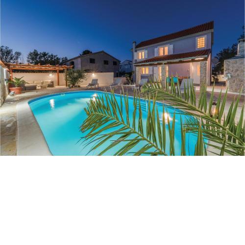 Gorgeous Home In Privlaka-Sabunike