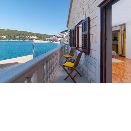 Gorgeous Home In Pucisca With Wifi