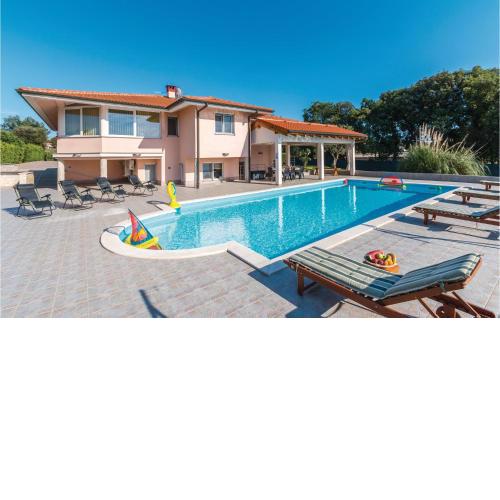 Gorgeous Home In Pula With Wifi