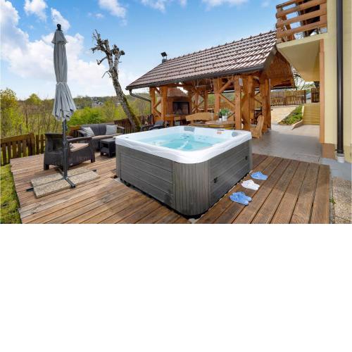 Gorgeous Home In Siljakovina With Jacuzzi
