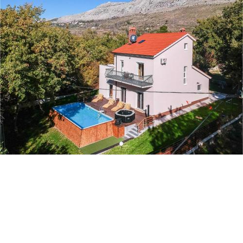 Gorgeous Home In Srinjine With Jacuzzi