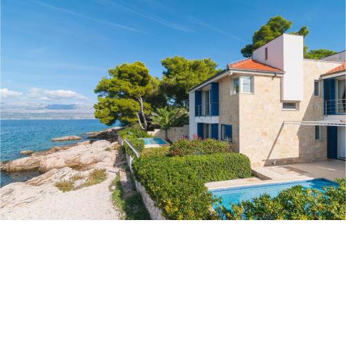 Gorgeous Home In Supetar With House Sea View