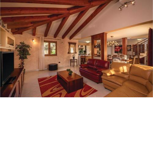 Gorgeous Home In Tar With Wifi