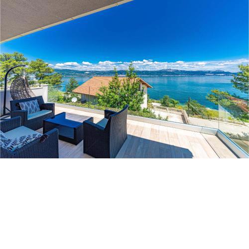 Gorgeous Home In Trogir With Jacuzzi