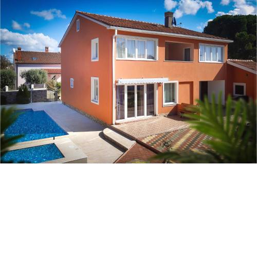 Gorgeous Home In Valbandon With Wifi