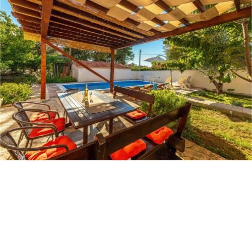 Gorgeous Home In Vrsi With Outdoor Swimming Pool