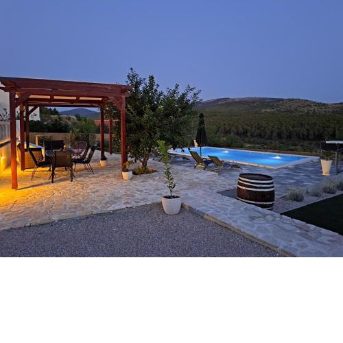 Guest house "The View" - with a pool