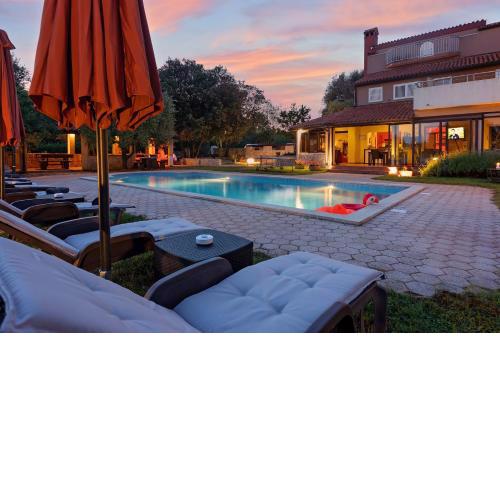 Guesthouse ''Barboska'' - big outdoor swimming pool & private tennis court