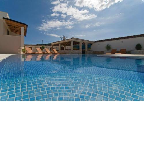 HACIENDA MAXIMILLIAN