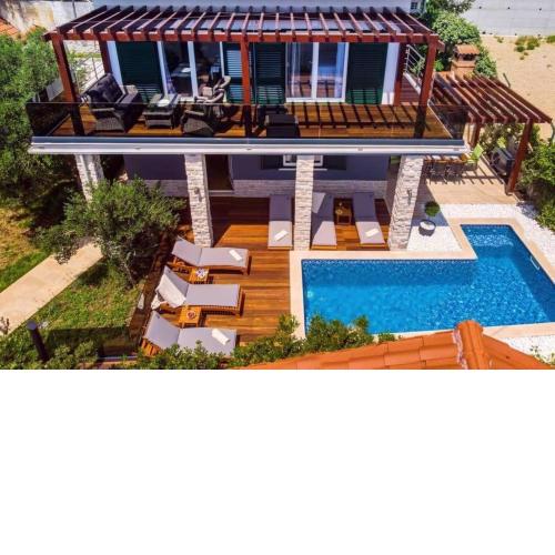 Haus in Stanići mit grünem Garten