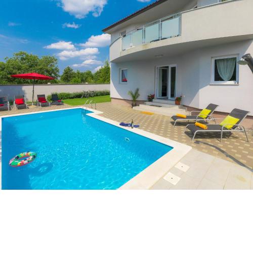 Holiday Home Amber by Interhome