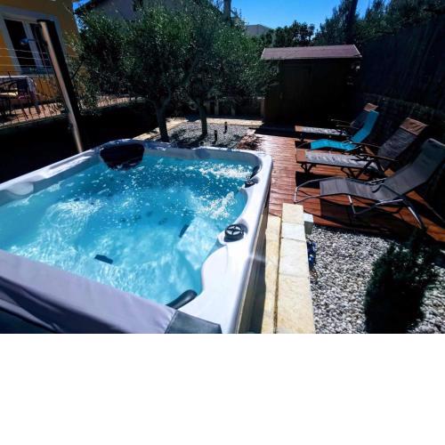 Holiday Home Istra with JACUZZI