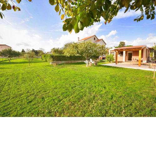 Holiday Home Lorenzo by Interhome