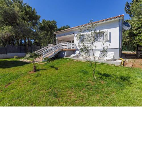 Holiday Home PRM116 by Interhome