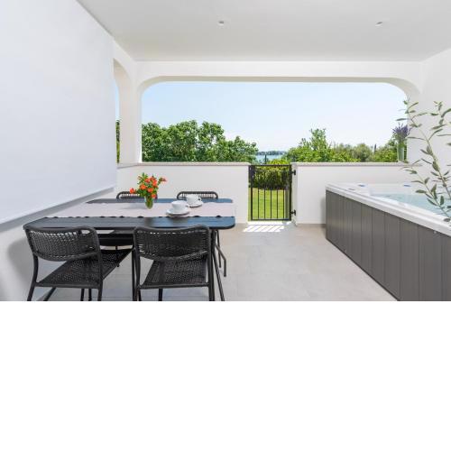 Holiday Home Saladinka with Whirlpool